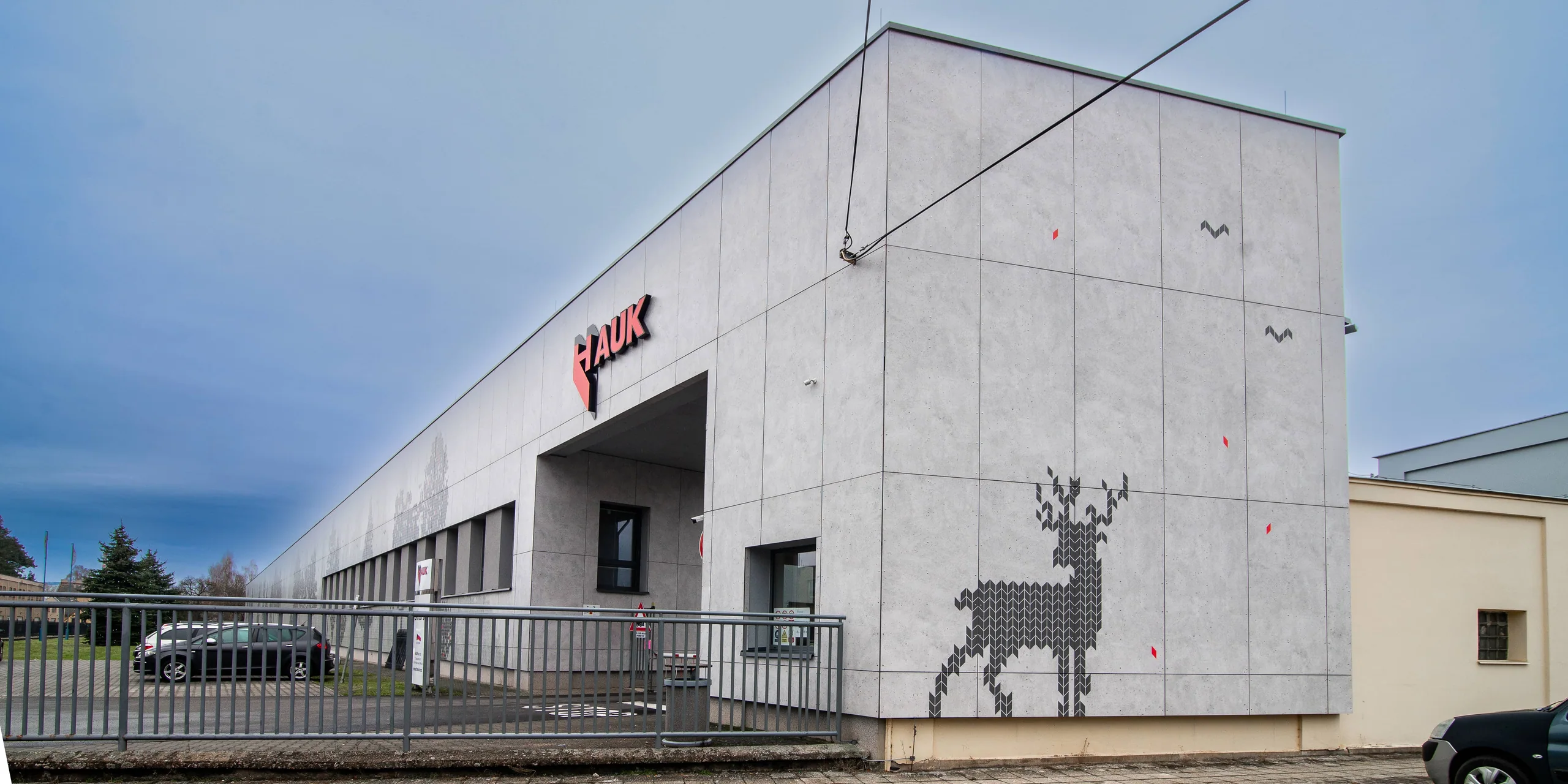 Light panel façade on the HAUK industrial building